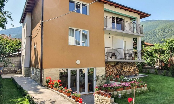 Sapareva Banya House | Enchanting Studios With Garden Near Mineral Baths