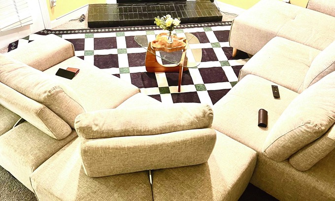 Northwest Raleigh House | Enchanting townhome with AC in vibrant Raleigh