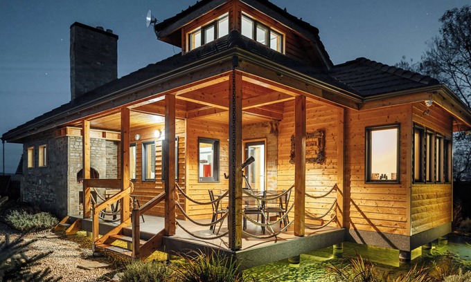 Zarnesti House | Enchanting Villa near lake with outside HotTub