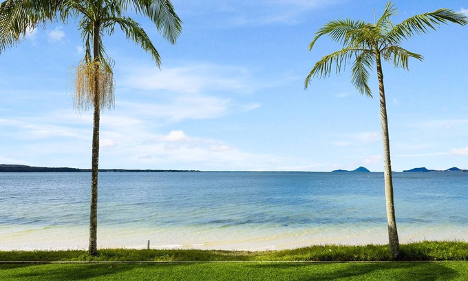 Soldiers Point House | Encore Five Nine - Luxurious Absolute Beach-front Apartment