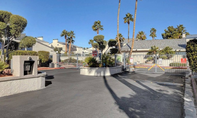 Las Vegas Condo | END OF SUMMER SPECIAL 20 % OFF COME MAKE YOURSELF AT HOME!