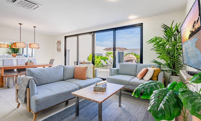 Malmok House | Endless Summer in Catalina Beach. Walking distance to snorkeling with turtles.