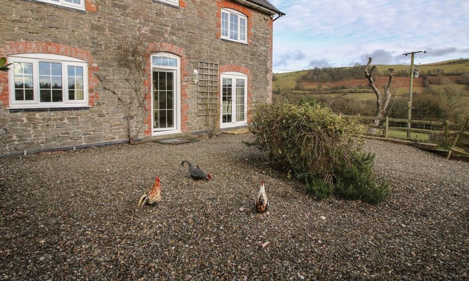 Bishops Castle House | ENGLAND SHELVE FARMHOUSE, pet friendly in Bishop's Castle