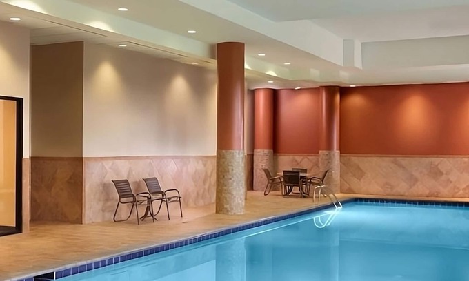Cumberland Hotel | Enjoy a Hassle-Free Stay! Indoor Pool, Pet-Friendly