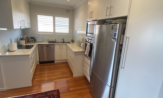 Bondi Apartment | Enjoy a spacious, light filled, convenient to all beaches BONDI apt