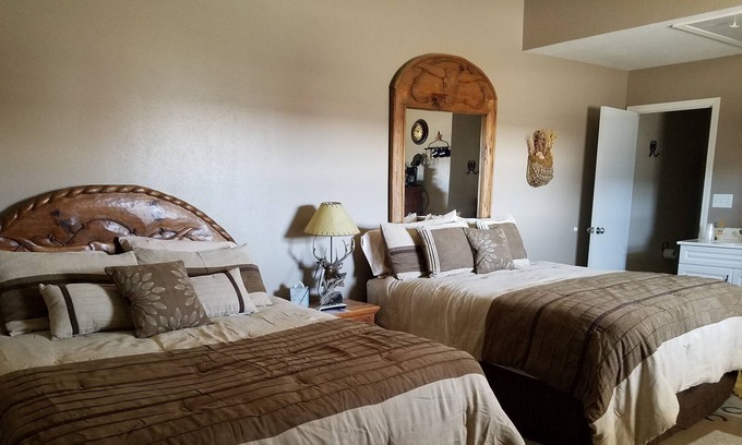 York County House | Enjoy a Stay at a Horse Motel in York, NE