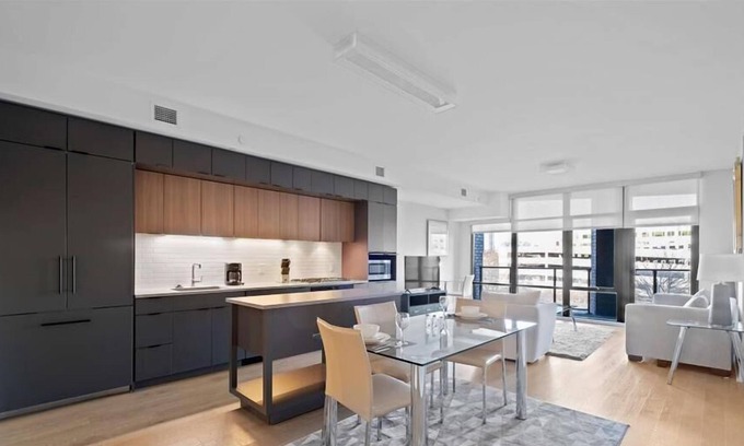 NoMa House | Enjoy DC Views | Gym + Rooftop | Balcony | Near Metro