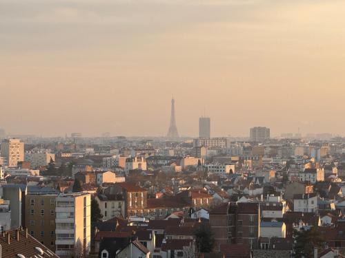 Colombes House | Enjoy Eiffel Tower Views from Our Home, just 20 Minutes to Paris Center