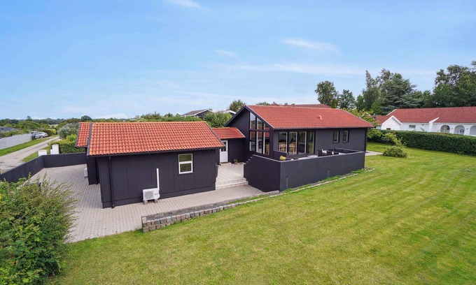 Holbaek House | Enjoy fjord views, peace and space