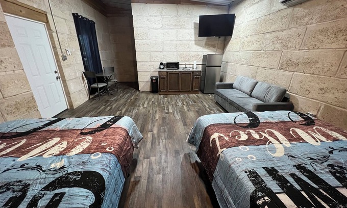 Fluvanna House | Enjoy Lake Alan Henry in Justiceburg Texas in one of our 5 Bungalows