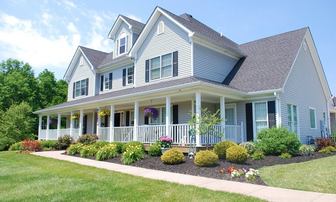 La Grange Bed & Breakfast | Enjoy Louisville, but relax a world away in KY bluegrass horse country