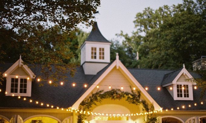 Redding House | Enjoy our 3-story, family-friendly Carriage House Fireplace and outdoor fire pit