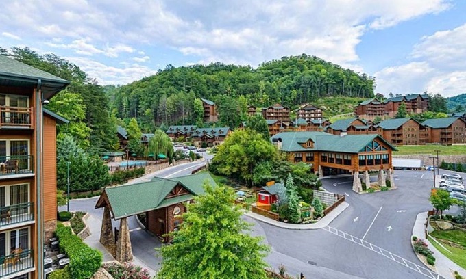 Gatlinburg Condo | Enjoy the 4th in the Smokies 1 Bedroom, Waterpark for 4 Included