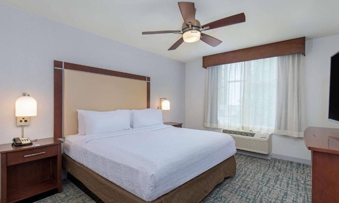 Sandy Springs Hotel | Enjoy the Best of Atlanta w/Pool Access In Dunwoody