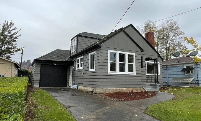 Roseway House | Enjoy the comfort of this four bedroom home in NE Portland/Roseway Neighborhood!