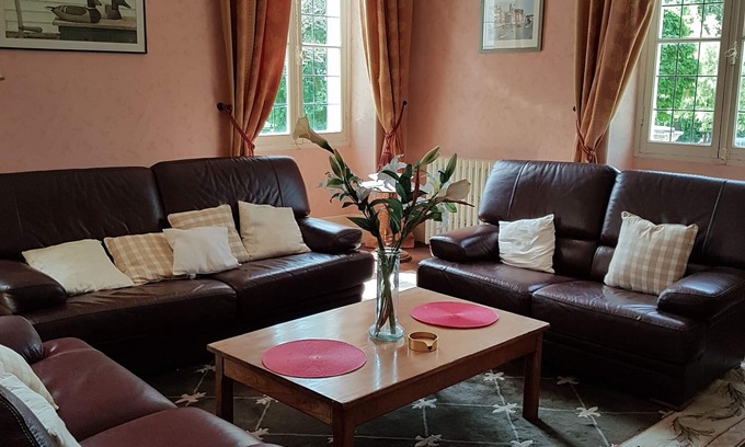 Ginestet House | Enjoy the traditional French Manoir Experience!