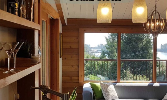 Ucluelet House | Enjoy the West Coast @ the Cedar Rock Home