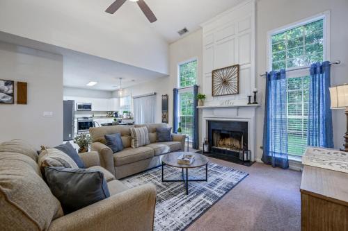 Woodstock House | Enjoy This Amazing Home With Porch & Grill Near DT