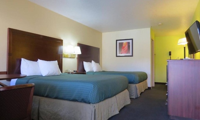 St. George Hotel | Enjoy Two Relaxing Rooms in St. George, Perfect for Families | Free Parking
