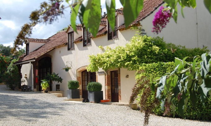 Montgesty Cottage | Enjoy your holiday in a charming gîte with a large pool in South-West France