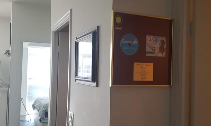 Parkdale Apartment | Enjoy your Stay in the Beautiful King West Liberty Village/Parkdale Area!