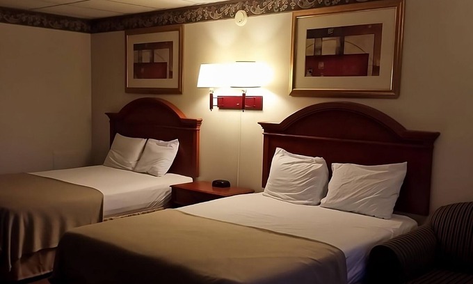 Campbelltown Hotel | Enjoyable Stay For Sure! 4 Relaxing Units w/FREE Breakfast, Swimming Pool!