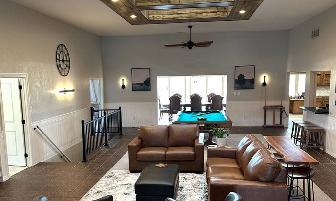 Sterling House | Enormous Home On Golf Course. Newly renovated - Sleeps 21!