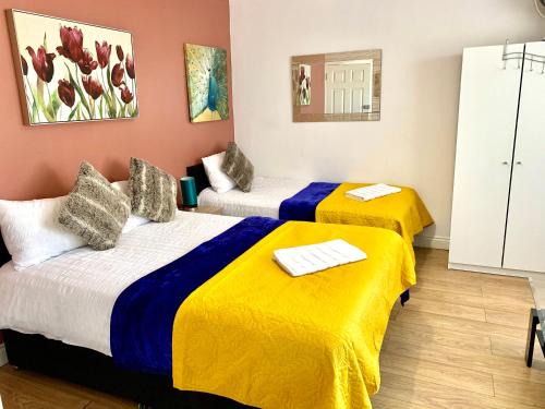 Cranbrook Apartment | Ensuite Apartment with small Kitchenette, Private Bathroom and Parking