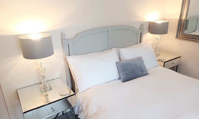 Swalecliffe House | Ensuite Double Room Own Entrance in Art Deco House