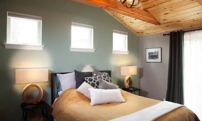University Park Apartment | Ensuite Escape Old Town Ft. Collins - Over 400 5-Star Reviews on Air B N B