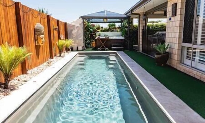 Beerwah House | Entertainer's Paradise - Pool Spa Movie Room - Child & Pet Friendly!