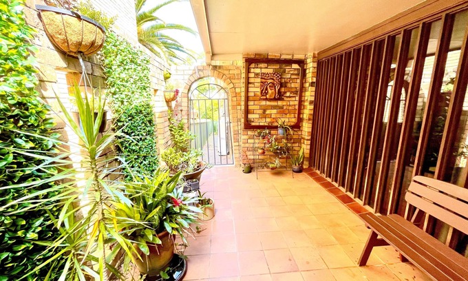 Bateau Bay House | Entertainers Delight - minutes from cafes & shops