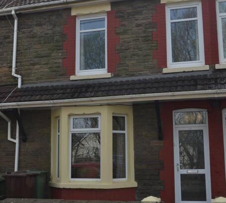 Caerphilly Apartment | Entire 3 bedroom house near Caerphilly station