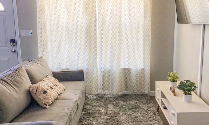 Prospect Hill Apartment | Entire Cozy Home near Downtown San Antonio with Free Parking