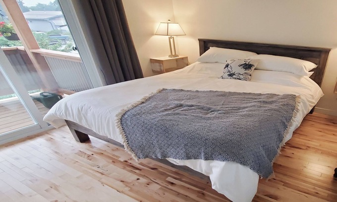 Kaslo Cottage | Entire Guest House in Central location