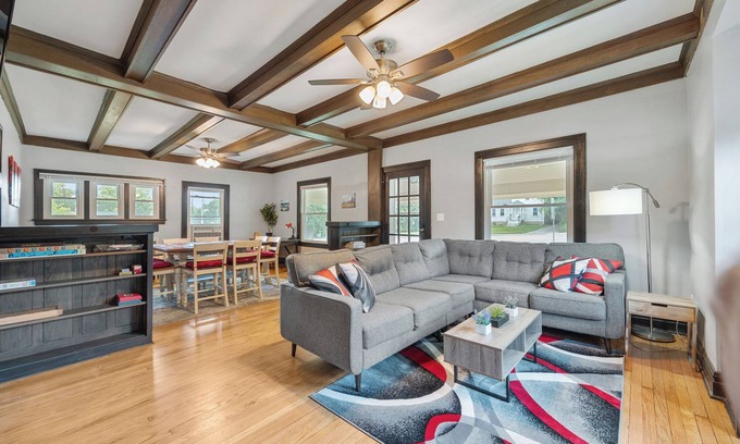 Glen Ellyn House | Entire house/4bd 1bath/GlenEllyn