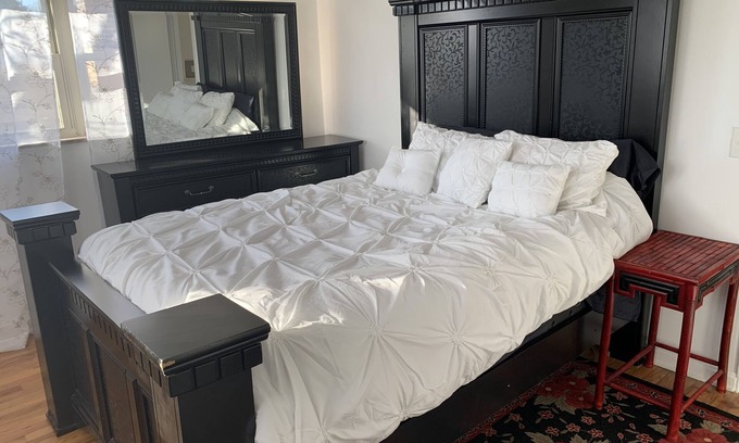 Roselawn Finance Apartment | Entire Luxury Apt - Street Adjacent to Golf Course
