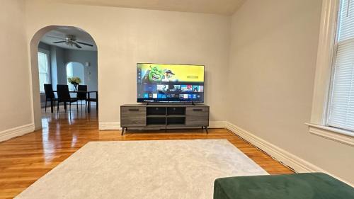 Utica Apartment | Entire place in quiet area