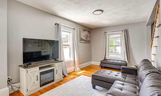 Lynn House | Entire Private home 3BDS 1 and half BTHS