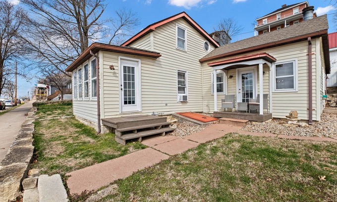Grafton House | Entire property in the heart of Grafton on Main
