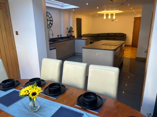 New Brighton House | Entire Seaside Home 6 Private Bedrooms Sleeps 10