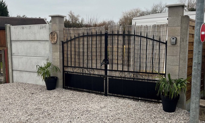 Ardres House | Entirely private lot 500 meters from the lakes!