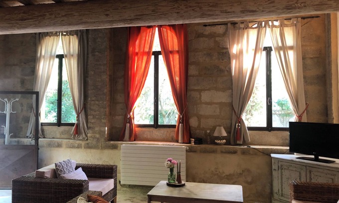 Rochefort-du-Gard Apartment | Entre Pont et Palais - Gîte de Caractère in Provence
