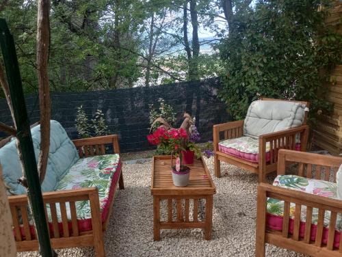 La Roque-d'Antheron Apartment | Entre Vignes & Piano "Symphonie" studio 4 personnes