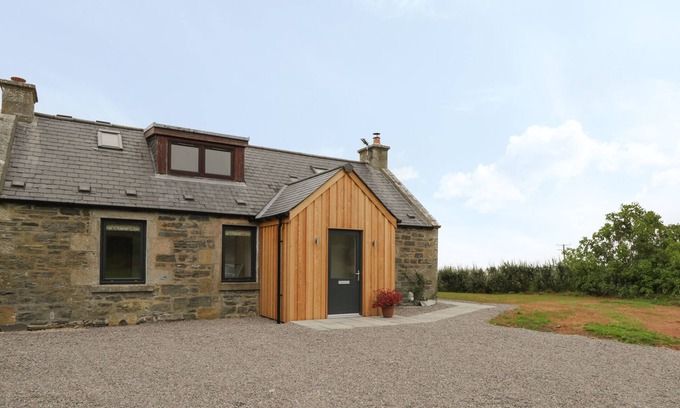 Clochan Cottage | ENZIE STATION COTTAGE, pet friendly, with open fire in Buckie