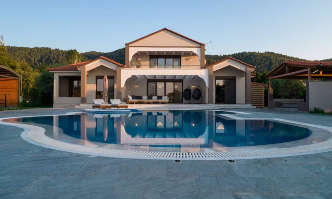 Vourvourou Villa | Epavli Alexandros: Luxurious Beachfront Villa in Vourvourou.