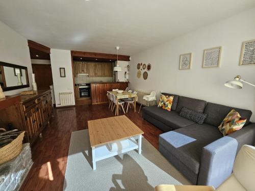 Les Apartment | Era tor de les