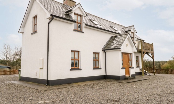Connacht Cottage | ERRIT, pet friendly, with open fire in Loughglynn, County Roscommon