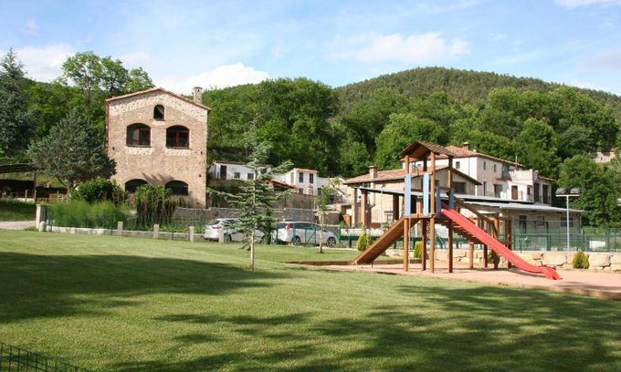 Campdevanol House | 280 m² House ∙ 4 bedrooms ∙ 8 guests