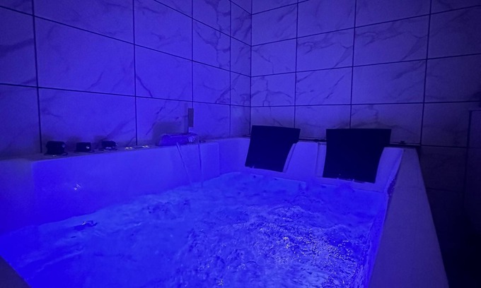 Monthyon Apartment | Escapade Disney : Jacuzzi Privé